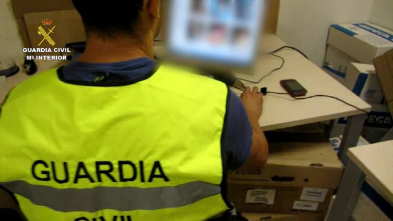 Two arrested in Torrevieja for fraud by cloning a telecom company’s website