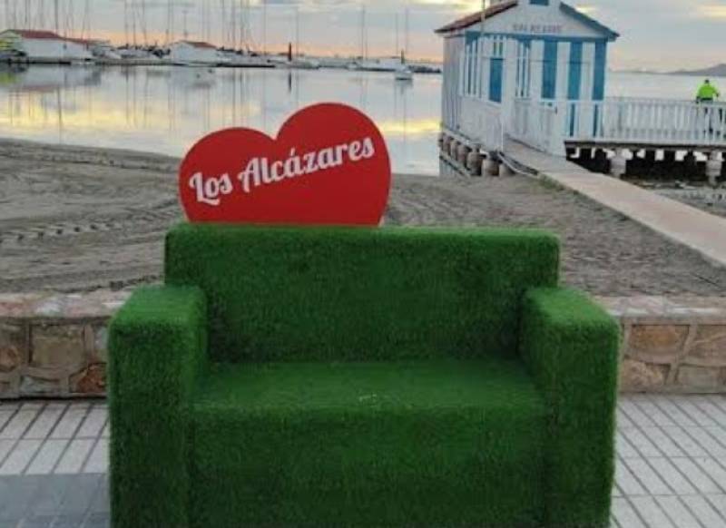 Make Valentines Day memories on the sofas of Los Alcázares!