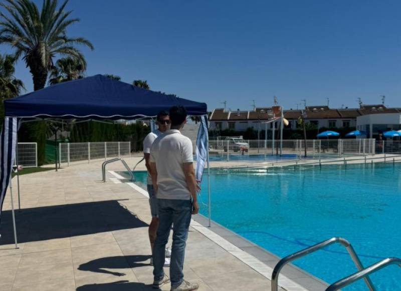 The Ola Azul open-air swimming pool in Los Alcázares opens on June 1
