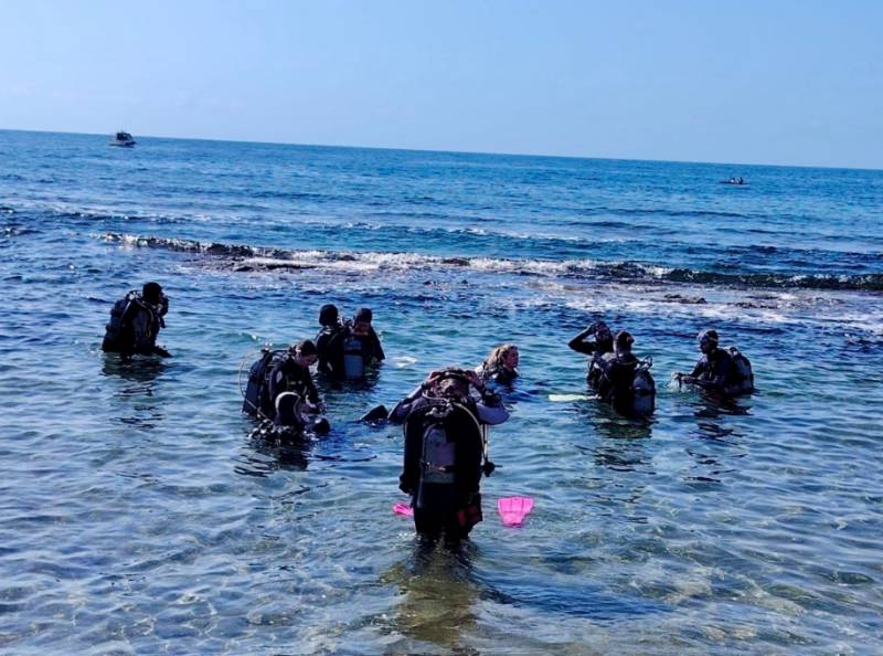 Hundreds of volunteers dive in to clean Murcia's seabed