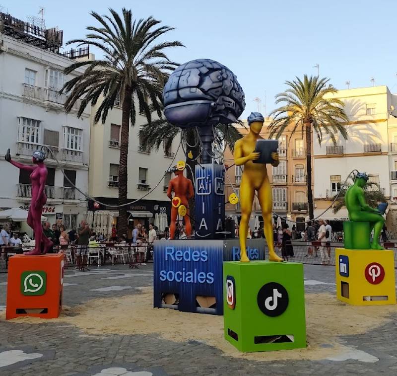 Cádiz burns its Juanillos: a night of fire, music and sharp political satire