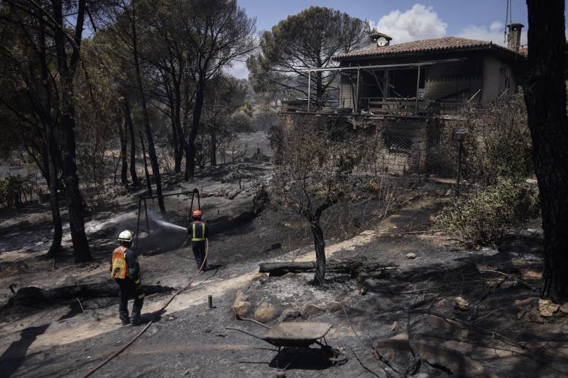 Spain battles multiple major wildfires as emergency declared and more than 10,000 evacuated