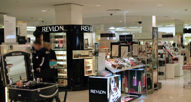 Alicante police arrest four women who dressed as Arab women to steal perfume